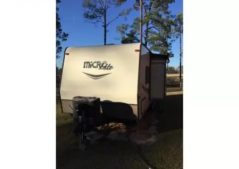 23 foot 2016 Flagstaff Micro Lite travel trailer